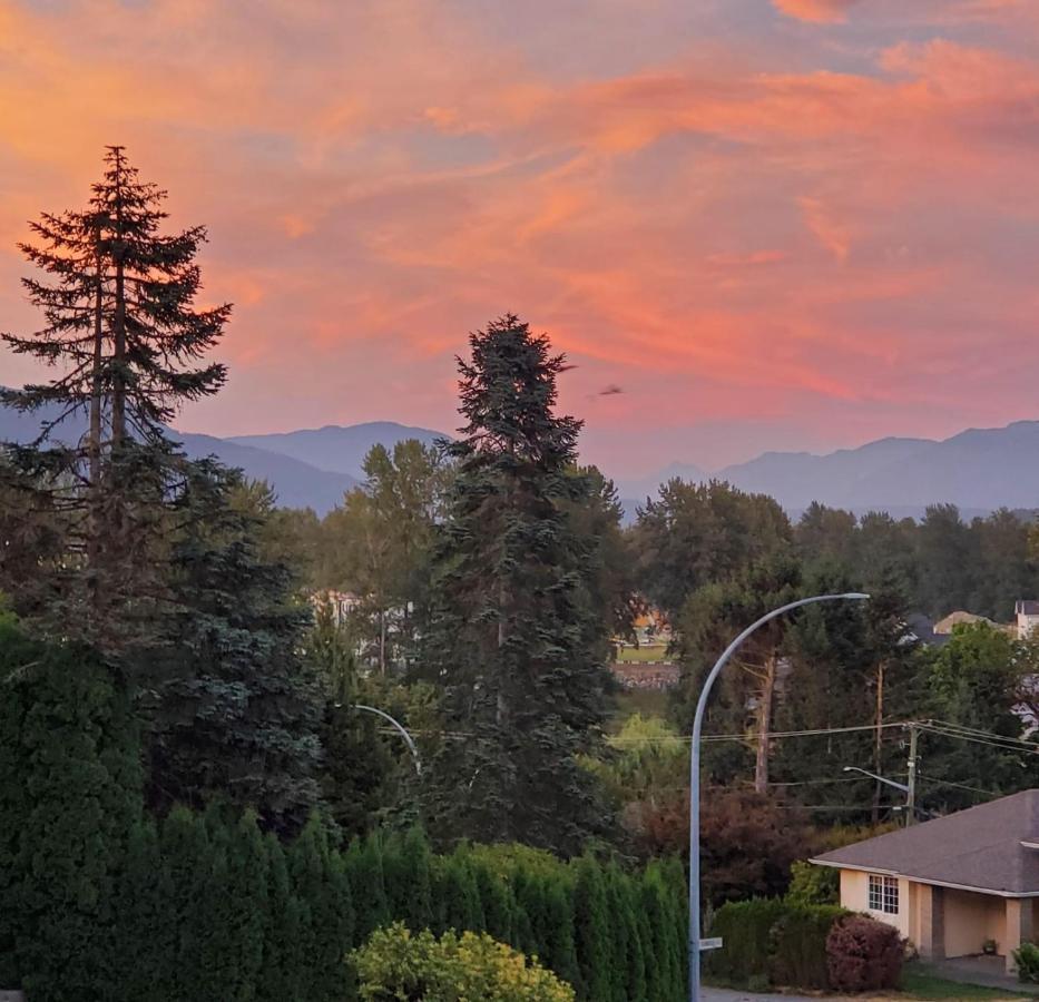 Mountain Retreat 3 Bedroom Garden House Near Heritage Park, Coliseum , Hwy 1, Fishing, Cultus Lake 奇利瓦克 外观 照片