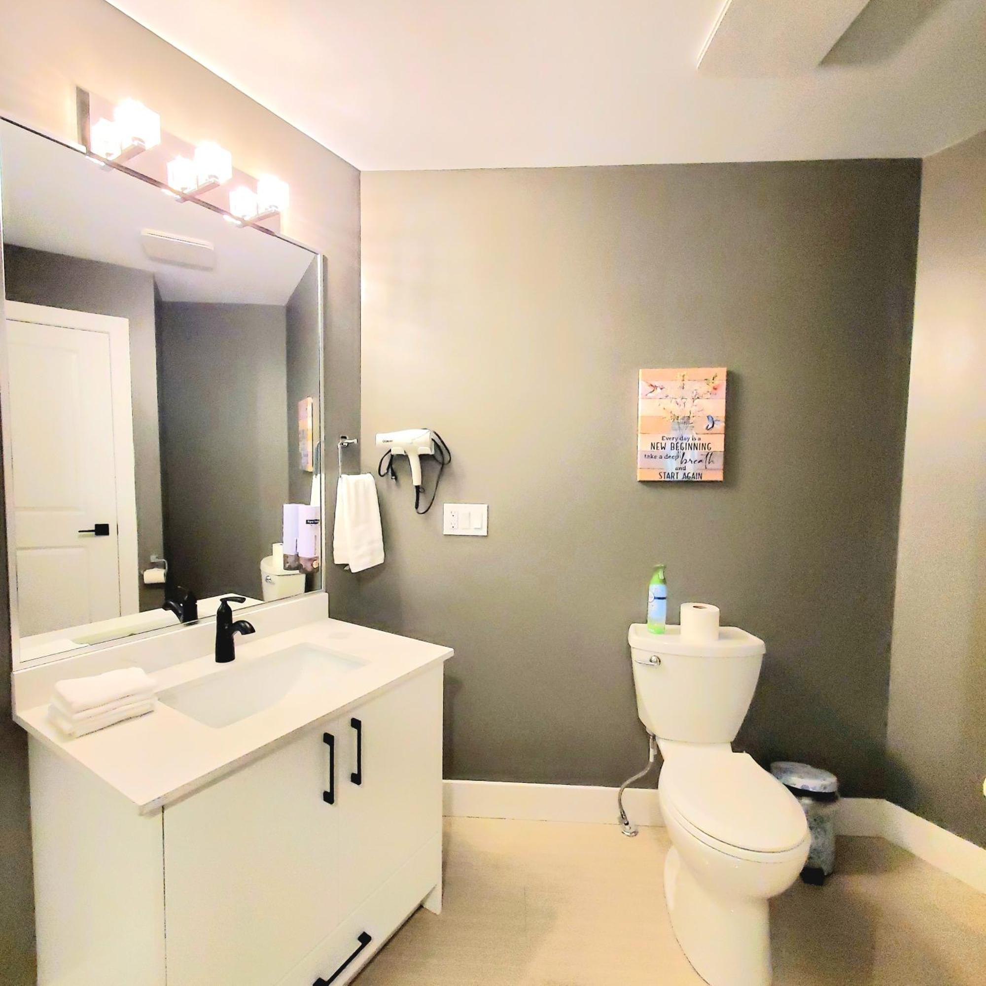 Mountain Retreat 3 Bedroom Garden House Near Heritage Park, Coliseum , Hwy 1, Fishing, Cultus Lake 奇利瓦克 客房 照片